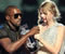 Kanye West interrompendo Taylor Swift no VMA 09