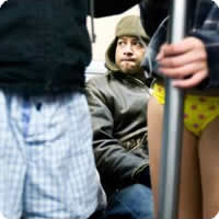 Vídeo: O dia de andar de metrô sem calças 2010 (Improv Everywhere)