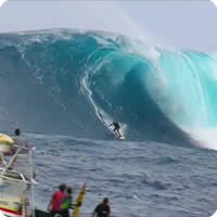 Vídeo: Surfando ondas gigantes em Jaws, no Hawaii