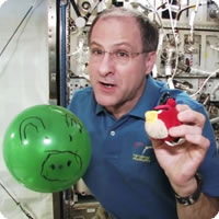 Vídeo: Angry Birds Space demonstrado no espaço!
